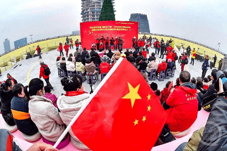 传递渝中魅力<strong></p>
<p>摄影</strong>！渝中区摄协授牌重庆世贸天台131摄影创作基地
