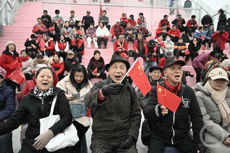 传递渝中魅力<strong></p>
<p>摄影</strong>！渝中区摄协授牌重庆世贸天台131摄影创作基地