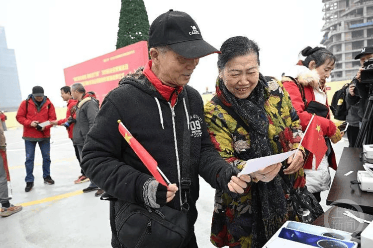 传递渝中魅力<strong></p>
<p>摄影</strong>！渝中区摄协授牌重庆世贸天台131摄影创作基地