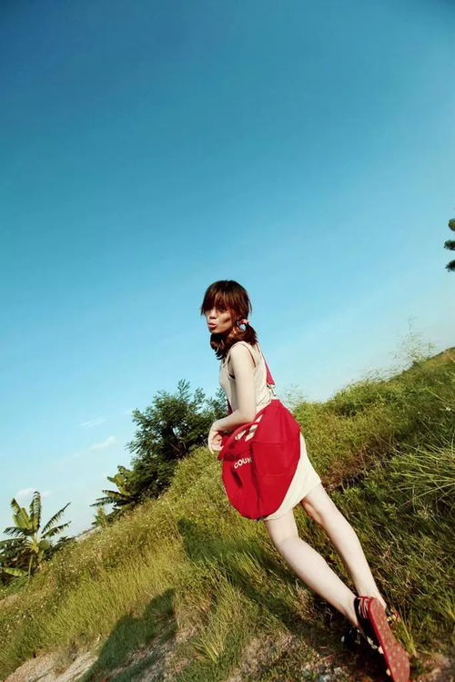 拍照姿势怎么摆女生背影图片 拍照姿势怎么摆女生背影图片