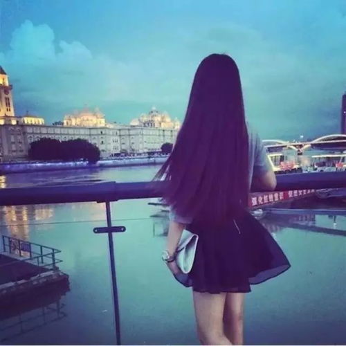 拍照姿势怎么摆女生背影图片 拍照姿势怎么摆女生背影图片