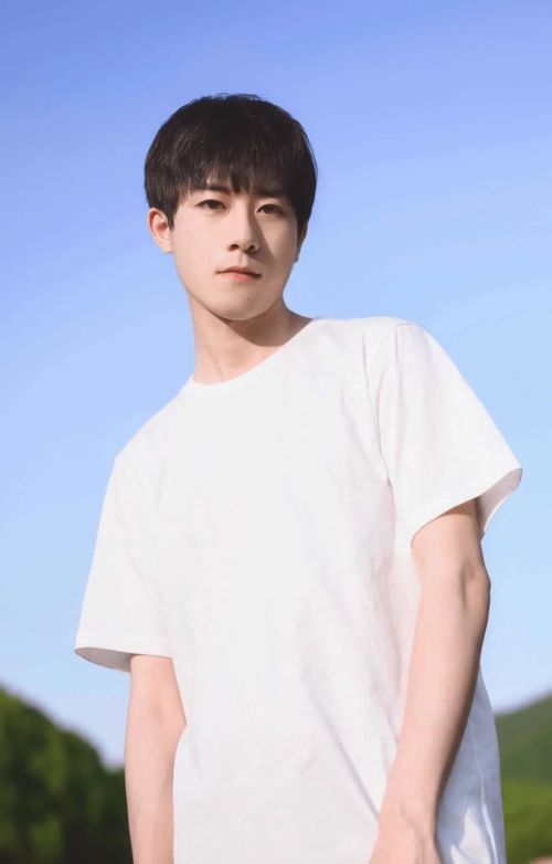 男孩拍照姿势图片大全