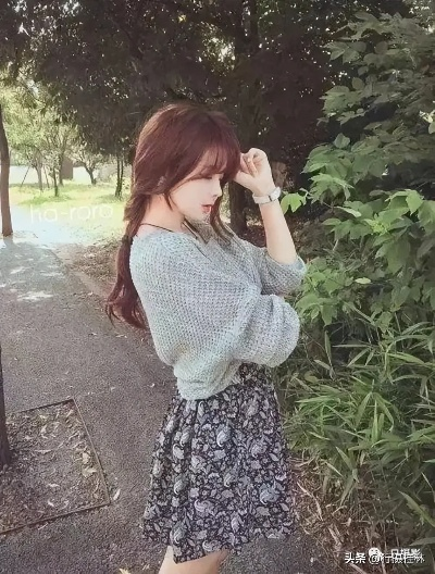 拍照好看的姿势女生 拍照好看的姿势女生