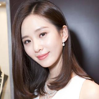 短头发拍照姿势怎样好看 短头发拍照姿势怎样好看