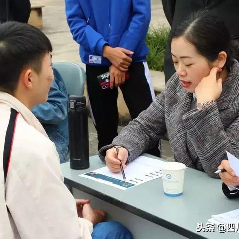 成都王老师摄影，用镜头连接摄影摄像技术与专升本院校的奇妙世界
