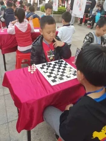 跟着成都王老师摄影，开启小学摄影课程的奇妙之旅
