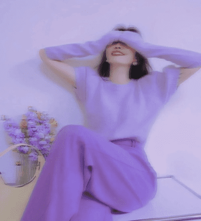 紫色背景穿什么衣服拍照好看