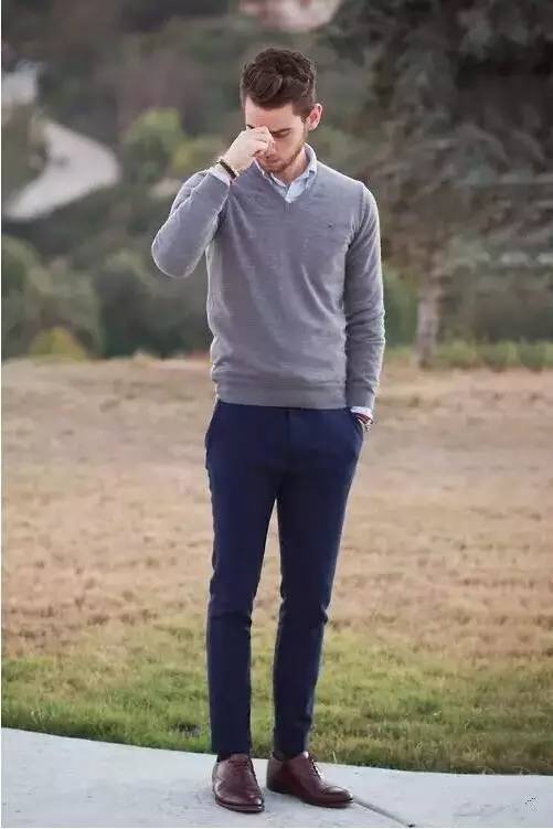 拍照好看的姿势有哪些男生 拍照好看的姿势有哪些男生