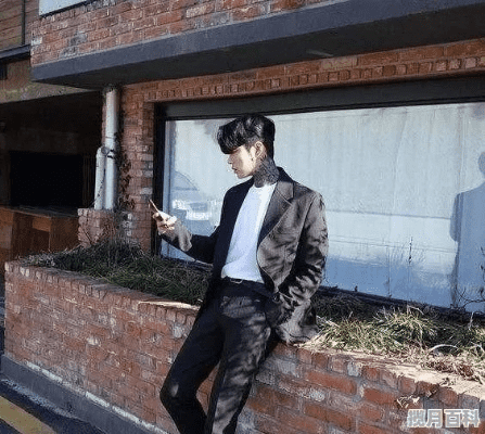 拍照姿势怎么摆好看男生