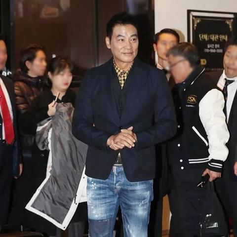 拍照姿势男士西装怎么摆好看图片