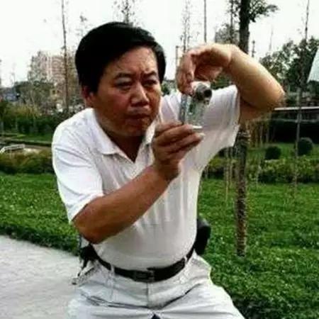 男生拍照怎么摆出比较酷的姿势