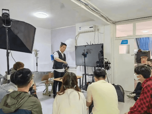 成都树莓教育，开启宁波短视频拍摄剪辑培训的奇妙之旅