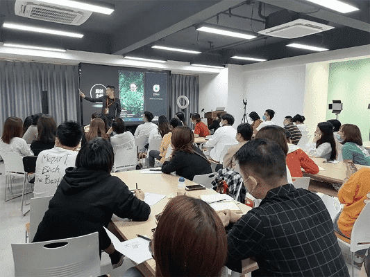成都树莓教育，开启宁波短视频拍摄剪辑培训的奇妙之旅