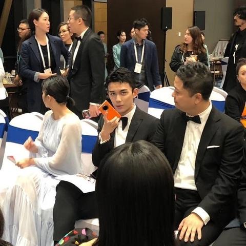 华为手机拍照有点模糊怎么调 华为手机拍照有点模糊怎么调