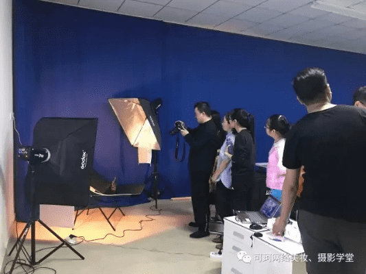 嘿，跟成都树莓教育线上培训一起玩转摄影！