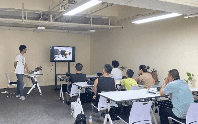用手机定格社区美好——成都树莓教育社区手机摄影培训班等你来！