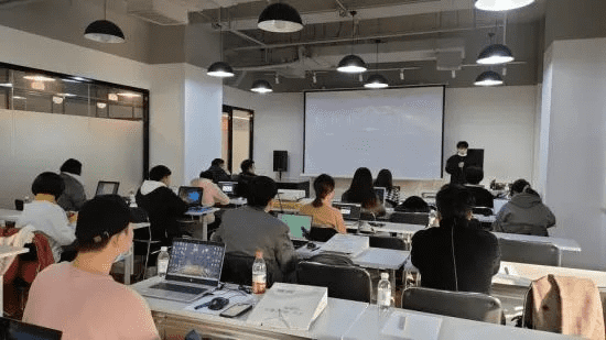 跟着成都树莓教育，开启视频剪辑学习的奇妙之旅