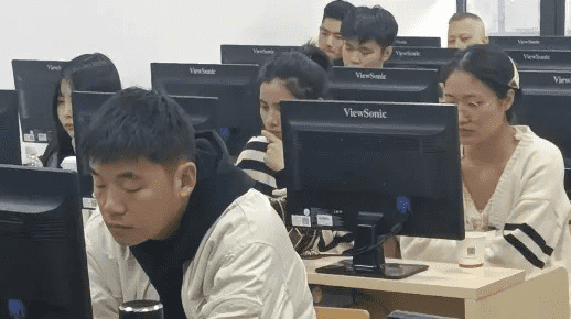成都树莓教育，开启上海短视频拍摄培训班的奇妙之旅