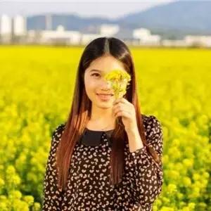 油菜花中拍照姿势 油菜花中拍照姿势