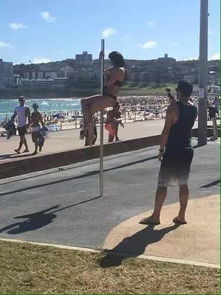 男士拍照简单帅气姿势海滩