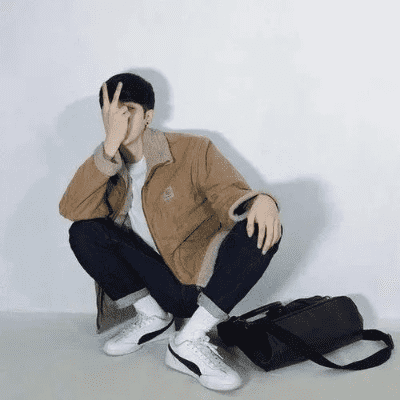 拍照姿势如何拍好看男生头像 拍照姿势如何拍好看男生头像