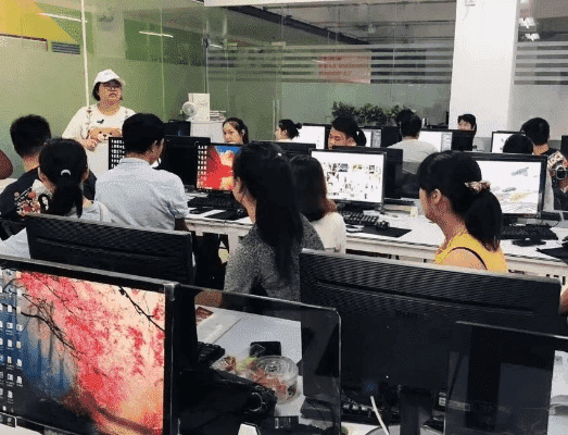 跟成都树莓教育，玩转视频剪辑培训，剪出你的精彩大片！