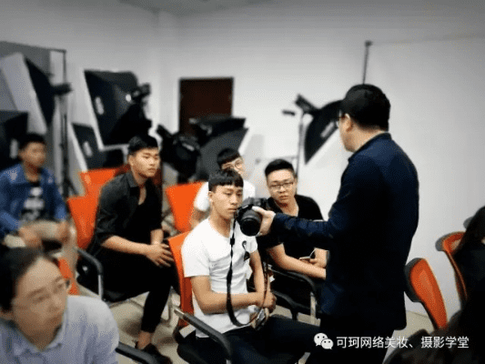 在成都树莓教育，开启阿拉尔摄影学习之旅