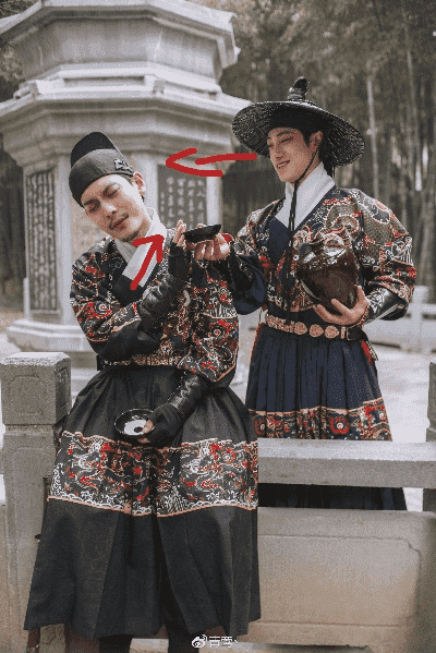 男生汉服拍照姿势大全集 男生汉服拍照姿势大全集