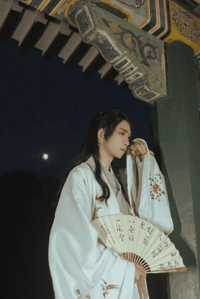 男生汉服拍照姿势大全集 男生汉服拍照姿势大全集