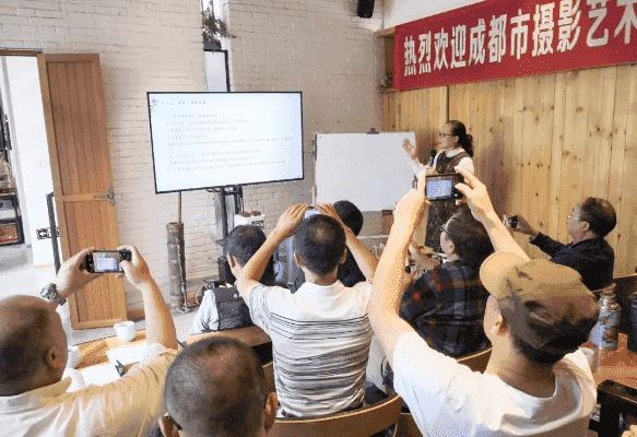 在成都树莓教育，开启摄影师的奇妙蜕变之旅