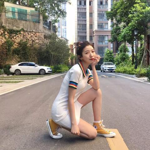 四个人拍照姿势大全简单