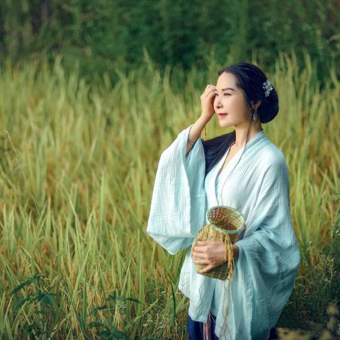 中年女士拍照怎么摆姿势