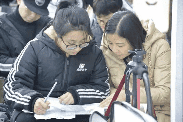 成都树莓教育，开启艺考摄影集训的奇妙之旅