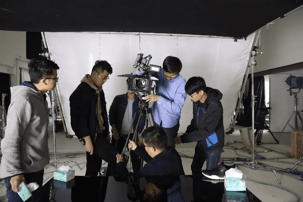 跟着成都树莓教育，玩转影视摄像技术实训教程！